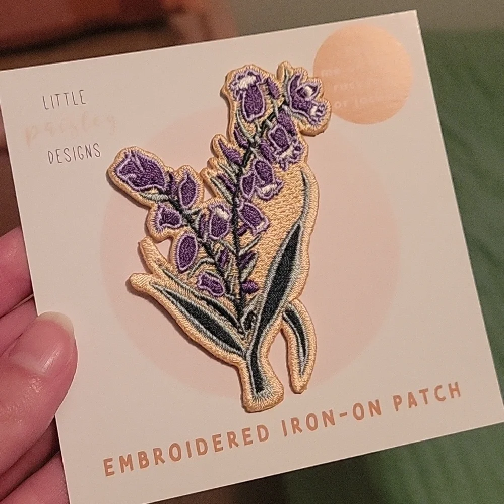 2 Iron on patches - Picture 2 of 3